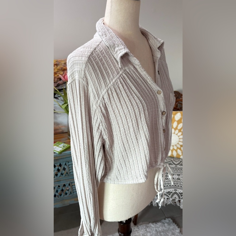 Vintage Havana Cream Cuffed Sleeve Crop Top